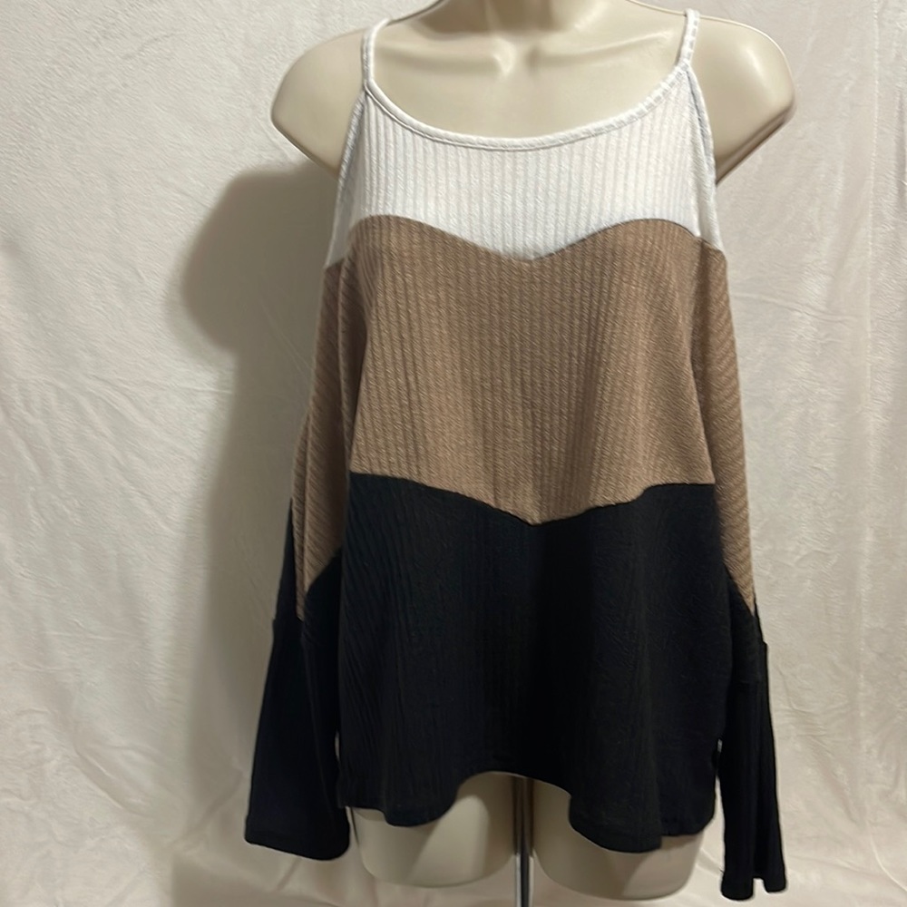 ⭐️ - Shein cold shoulder tri-colored blouse